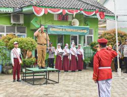 Dedi Hasmara Tekankan Nilai Disiplin dan Tanggung Jawab Lewat Upacara di SD IT Wahdatul Ummah